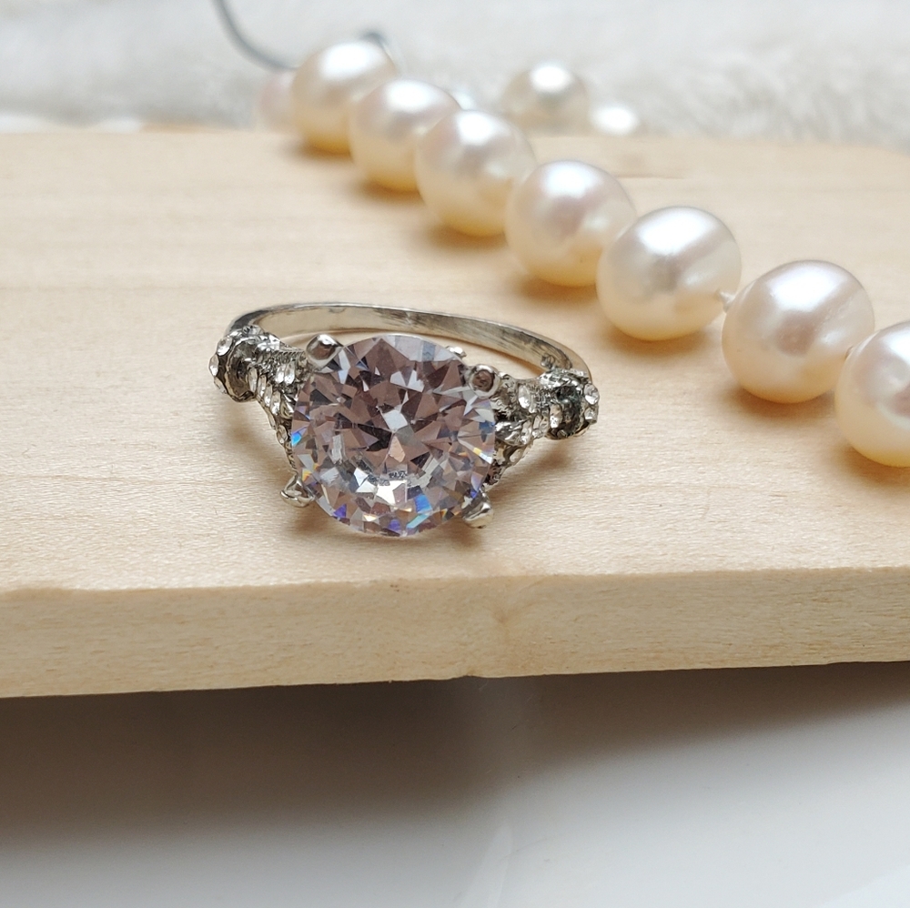 ๐ Large Diamond Ring - Picture 6 of 8